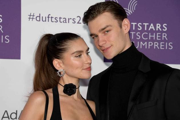 Deutscher Parfumpreis Duftstars am 21.11.2024 in der Rheinterrasse in Düsseldorf Die Verleihung des Deutschen Parfumpreises Duftstars findet am 21.11.2024 in der Rheinterrasse in Düsseldorf statt. Anna Kohler ( Influencerin ), links undn Luca Heubl ( Influencer )