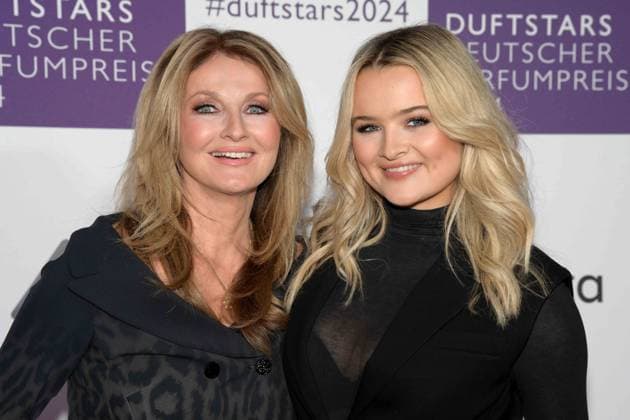 Deutscher Parfumpreis Duftstars am 21.11.2024 in der Rheinterrasse in Düsseldorf Die Verleihung des Deutschen Parfumpreises Duftstars findet am 21.11.2024 in der Rheinterrasse in Düsseldorf statt. Frauke Ludowig ( Modratorin ), links und Nele Ludowig ( Moderatorin )