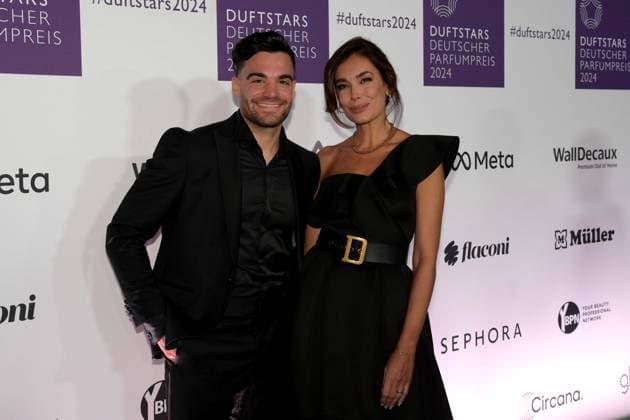 Deutscher Parfumpreis Duftstars am 21.11.2024 in der Rheinterrasse in Düsseldorf Die Verleihung des Deutschen Parfumpreises Duftstars findet am 21.11.2024 in der Rheinterrasse in Düsseldorf statt. Stefano Zarella ( Influencer, Foodblogger und Kochbuchautor ), links und ( Jana Ina Zarella ( Moderatorin )