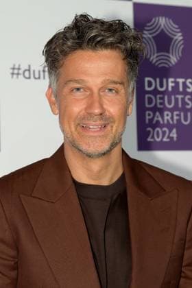 Deutscher Parfumpreis Duftstars am 21.11.2024 in der Rheinterrasse in Düsseldorf Die Verleihung des Deutschen Parfumpreises Duftstars findet am 21.11.2024 in der Rheinterrasse in Düsseldorf statt. Wayne Carpendale ( Schauspieler und Moderator )
