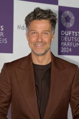 Deutscher Parfumpreis Duftstars am 21.11.2024 in der Rheinterrasse in Düsseldorf Die Verleihung des Deutschen Parfumpreises Duftstars findet am 21.11.2024 in der Rheinterrasse in Düsseldorf statt. Wayne Carpendale ( Schauspieler und Moderator )