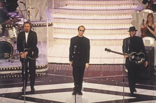 Archivbilder der Woche KW47 The three members of the British musical group Bee Gees perform on stage at the Sanremo Festival in Sanremo, Italy, February 1997 Sanremo Italy - ZUMAtory 19970201_aab_m169_002 Copyright: xRinoxPetrosinox