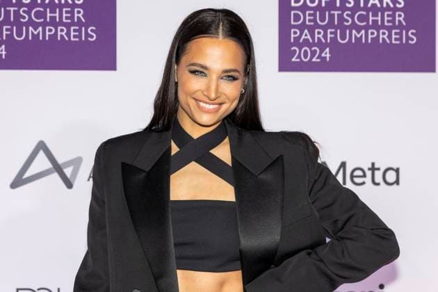 Moderatorin Amira Aly bei den DUFTSTARS 2024 - Deutscher Parfumpreis Verleihung des deutschen Parfumpreises DUFTSTARS durch die Fragrance Foundation am 21.11.2023, Rheinterrassen, Duesseldorf.