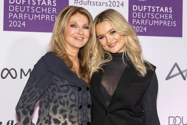 Moderatorin Frauke Ludowig mit Tochter Nele Ludowig bei den DUFTSTARS 2024 - Deutscher Parfumpreis Verleihung des deutschen Parfumpreises DUFTSTARS durch die Fragrance Foundation am 21.11.2023, Rheinterrassen, Duesseldorf.