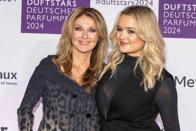 Moderatorin Frauke Ludowig mit Tochter Nele Ludowig bei den DUFTSTARS 2024 - Deutscher Parfumpreis Verleihung des deutschen Parfumpreises DUFTSTARS durch die Fragrance Foundation am 21.11.2023, Rheinterrassen, Duesseldorf.