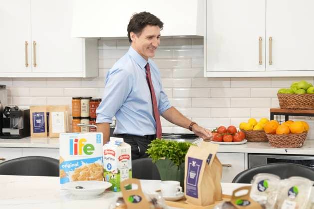 November 21, 2024, Sharon, On, CAN: Ontario has signed an agreement with the federal government for 08 million in funding for school nutrition programs. Prime Minister Justin Trudeau arrives to make an announcement at VinceöÄÃ s Market, a grocery store in Sharon, Ont., on Thursday Nov. 21, 2024. Sharon CAN  - ZUMAc35_ 20241121_zaf_c35_152 Copyright: xChrisxYoungx