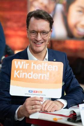 Entertainment Bilder des Tages Hendrik WUEST, Wüst, CDU, Ministerpraesident des Landes Nordrhein-Westfalen, 29. RTL Spendenmarathon Wir helfen Kindern , Fernsehen, 21.-22.11.2024 in Huerth, Deutschland, *** Hendrik WUEST, Wüst, CDU, State Premier of North Rhine-Westphalia, 29 RTL Spendenmarathon Wir helfen Kindern , television, 21 22 11 2024 in Huerth, Germany,