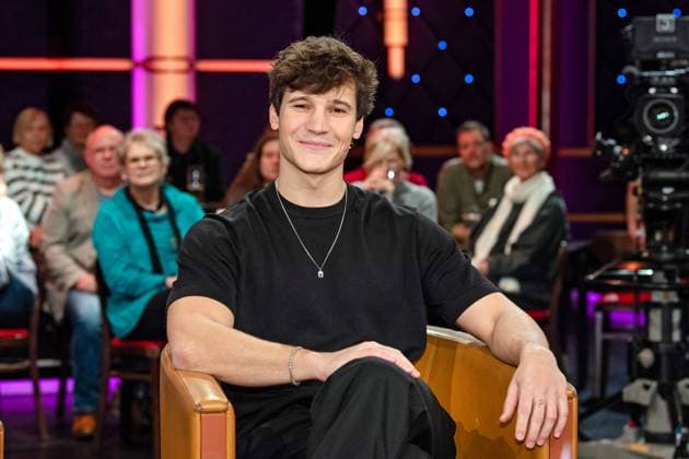 MDR - Riverboat. Sänger Wincent Weiss anläßlich der Aufzeichnung der MDR - Talkshow Riverboat am 22.11.2024 in der Mediacity Leipzig. 20241122ADO0001