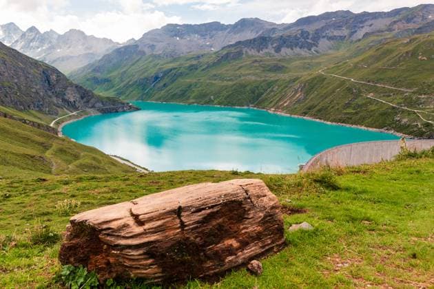 Lac de Moiry reservoir in summer Spectacular view on the Lac de Moiry in the Pennine Alps on a cloudy summer day. Grimentz, Valais, Switzerland Copyright: xZoonar.com StevenxVanxAerschotx 22286084