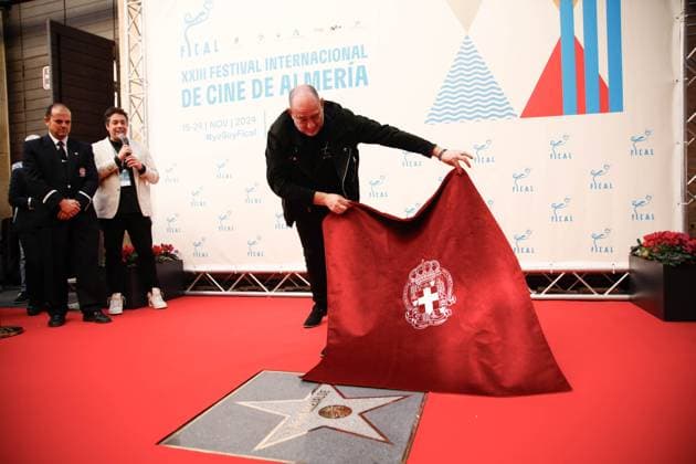 Bilder des Jahres 2024, Entertainment 11 November Entertainment Themen der Woche KW47 Entertainment Bilder des Tages Actor Karra Elejalde unveils the Star in his honor on the Almeria Walk of Fame Actor Karra Elejalde unveils his star on the Almeria Walk of Fame after receiving the tribute award Almeria, land of cinema, on November 23, 2024 in Almeria Andalusia, Spain The Almeria International Film Festival FICAL has awarded the Almeria, tierra de cine award to actor Karra Elejalde, who will have his star on the Walk of Fame in front of the citys Cervantes Theater 23 NOVEMBER 2024 Marian Leó Almeria Almeria Almeria Spain  Copyright: xMarianxLeonx 6361343