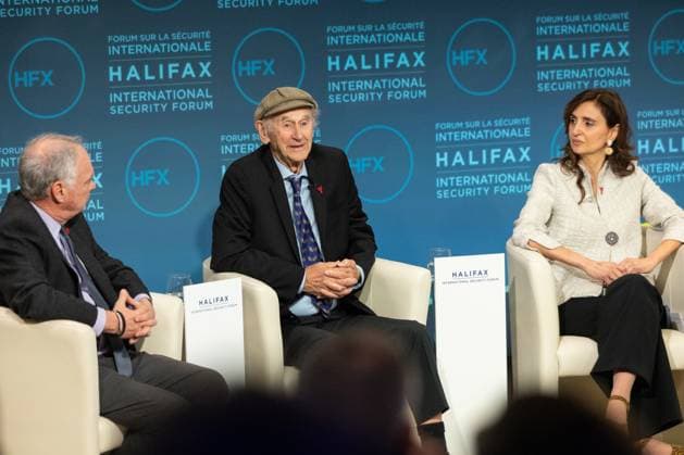 Bilder des Jahres 2024, News 11 November News Themen der Woche KW47 News Bilder des Tages November 23, 2024, Halifax, Ns, CANADA: Holocaust survivor Manfred Lindenbaum, centre, speaks during a plenary session at a security forum underway in Halifax, N.S. on Saturday Nov. 23, 2024. Halifax CANADA  - ZUMAc35_ 20241123_zaf_c35_019 Copyright: xKellyxClarkx
