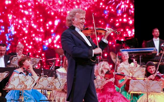 Bilder des Jahres 2024, Entertainment 11 November Entertainment Themen der Woche KW47 Zurich, Switzerland - November 22, 2024: André Rieu performs with his Johann Strauss Orchestra at Hallenstadion Zuerich. Concert, Konzert, Music, Musik, Mandoga Media Germany Zurich: André Rieu performs with Johann Strauss Orchestra *** Zurich, Switzerland November 22, 2024 André Rieu performs with his Johann Strauss Orchestra at Hallenstadion Zuerich Concert, Konzert, Music, Musik, Mandoga Media Germany Zurich André Rieu performs with Johann Strauss Orchestra