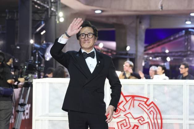 61st Taiwan Film Golden Horse Awards TAIPEI, CHINA - NOVEMBER 24, 2024 - Actor Ke Huy Quan poses at the 61st Taiwan Film Golden Horse Awards in Taipei, Taiwan province, China, November 24, 2024. Taipei Taiwan China  Copyright: xCFOTOx i1732415439135