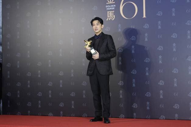 61st Taiwan Film Golden Horse Awards TAIPEI, CHINA - NOVEMBER 24, 2024 - Actors receive trophies at the 61st Taiwan Film Golden Horse Awards in Taipei, Taiwan province, China, Nov 24, 2024. Taipei Taiwan China  Copyright: xCFOTOx i1732415593325