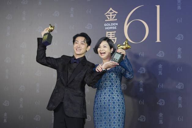 61st Taiwan Film Golden Horse Awards TAIPEI, CHINA - NOVEMBER 24, 2024 - Actors receive trophies at the 61st Taiwan Film Golden Horse Awards in Taipei, Taiwan province, China, Nov 24, 2024. Taipei Taiwan China  Copyright: xCFOTOx i1732415628539