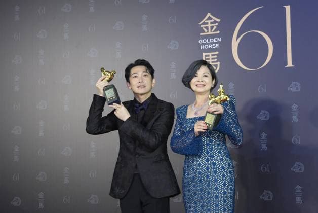 61st Taiwan Film Golden Horse Awards TAIPEI, CHINA - NOVEMBER 24, 2024 - Actors receive trophies at the 61st Taiwan Film Golden Horse Awards in Taipei, Taiwan province, China, Nov 24, 2024. Taipei Taiwan China  Copyright: xCFOTOx i1732415628830