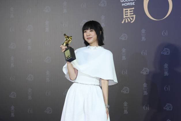 61st Taiwan Film Golden Horse Awards TAIPEI, CHINA - NOVEMBER 24, 2024 - Actors receive trophies at the 61st Taiwan Film Golden Horse Awards in Taipei, Taiwan province, China, Nov 24, 2024. Taipei Taiwan China  Copyright: xCFOTOx i1732415632447