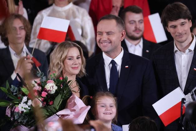 Bilder des Jahres 2024, News 11 November News Themen der Woche KW47 November 24, 2024, Krakow, Poland: Karol Nawrocki with his wife and children is seen on a stage at Law and Justice (PiS) party convention in Krakow, Poland on November 24th, 2024. Nawrocki, the head of PolandÃ¢â‚¬â ¢s state historical institute, was announced by PiS party to be a non-partisan, independent candidate for the President of the Republic of Poland in election next year. Krakow Poland - ZUMAz156 20241124_zip_z156_004 Copyright: xBeataxZawrzelx