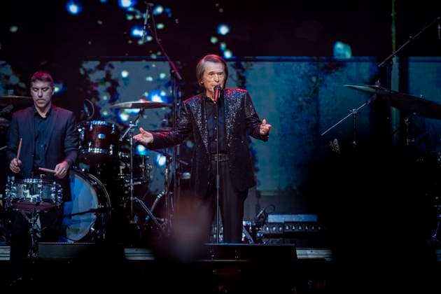 Solidarity concert Music from the heart in support of those affected by the DANA The singer Raphael performs during the solidarity concert Music from the heart, at the WiZink Center, on November 24, 2024, in Madrid Spain Numerous artists have joined to participate in the concert, The money raised from ticket sales and donations from the zero row will go entirely to the platform Som Solidaritat de la Generalitat Valenciana, which will use it to mitigate the ravages of the effects of the storm in Valencia 24 NOVEMBER 2024 A Pé Madrid Madrid Espana  Copyright: xA.xPÃ rezxMecax 6364690