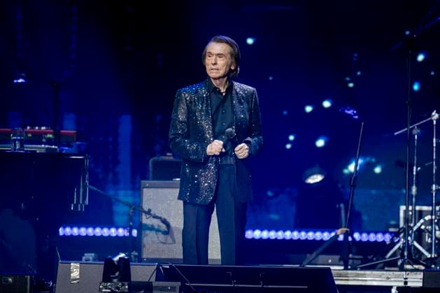 Solidarity concert Music from the heart in support of those affected by the DANA The singer Raphael performs during the solidarity concert Music from the heart, at the WiZink Center, on November 24, 2024, in Madrid Spain Numerous artists have joined to participate in the concert, The money raised from ticket sales and donations from the zero row will go entirely to the platform Som Solidaritat de la Generalitat Valenciana, which will use it to mitigate the ravages of the effects of the storm in Valencia 24 NOVEMBER 2024 A Pé Madrid Madrid Espana  Copyright: xA.xPÃ rezxMecax 6364692