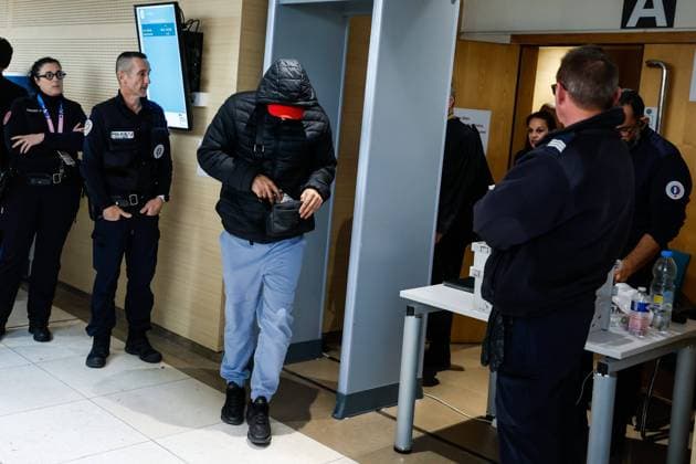 News Themen der Woche KW48 News Bilder des Tages Frankreich, Vergewaltigungsprozess von Avignon PROCES DES VIOLS DE MAZAN LE 25 NOVEMBRE 2024 PHOTOPQR LE DAUPHINE Christophe AGOSTINIS Avignon 25 11 2024 Avignon le 20 novembre 2024 Cour criminelle départementale du Vaucluse Procès des viols de Mazan Journée des réquisitions Photo Christophe Agostinis Le Dauphiné Libéré 25 november 2025 Avigno, France Trial of the Mazan rapes Requisitions day Avignon Vaucluse Provence Alpes Côte dAzur France  Copyright: xPHOTOPQR LExDAUPHINE MAXPPPxChristophexAGOSTINISx 20241125JDL9030 20241125JDL9030