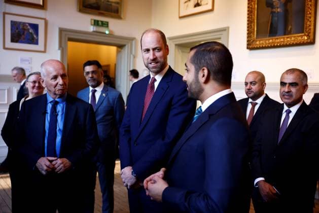 Entertainment Themen der Woche KW48 Entertainment Bilder des Tages Prince William, Prince of Wales Britain s Prince William, Prince of Wales (C) and Oman s Theyazin bin Haitham (R), both Co-Patron of the Jewel of Arabia Expedition, speak with British explorer Mark Evans (L), during the launch of the expedition at the Royal Geographical Society, in London, on November 25, 2024. The Expedition aims to raise awareness amongst young people both in and outside of Oman of the value of Oman™s natural heritage and biodiversity as well as the environmental challenges the country and the wider world face. NO UK USE FOR 48 HOURS, Credit:Avalon.red Avalon United Kingdom, London  Copyright: xAvalon.redx xAvalonx 0938566056