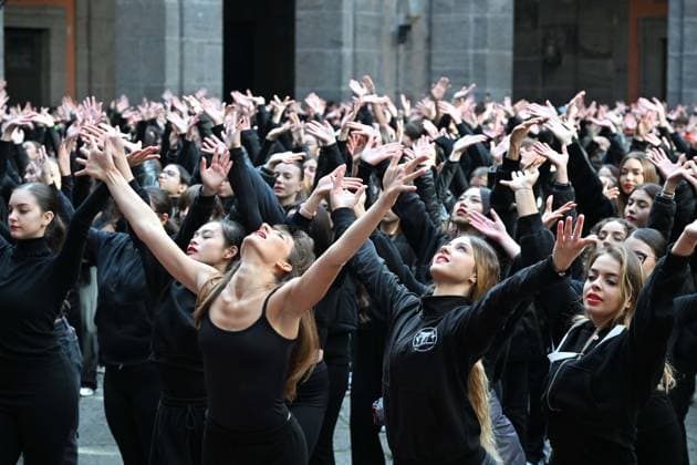 Bilder des Jahres 2024, News 11 November News Bilder des Tages Foto IPP Felice De Martino Napoli 25 11 2024 Palazzo Reale flash mob dal titolo Mai piu in occasione della Giornata per l eliminazione della violenza contro le donne promosso dalla Regione Campania Italy Photo Press World Copyright *** Photo IPP Felice De Martino Naples 25 11 2024 Palazzo Reale flash mob entitled Mai più on the occasion of the Day for the Elimination of Violence against Women promoted by the Campania Region Italy Photo Press World Copyright 