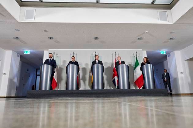 News Themen der Woche KW48 News Bilder des Tages WÅ‚adysÅ‚aw Kosiniak-Kamysz, SÃ bastien Lecornu, Boris Pistorius John Healey,Isabella Rauti EUR,Deutschland;Berlin, 25.11.2024: v.l.n.r.Die Europäischen Verteidigungsminister WÅ‚adysÅ‚aw Kosiniak-Kamysz, SÃ bastien Lecornu, Boris Pistorius John Healey und die italienische Staatssekretärin Isabella Rauti .Bundesverteidigungsminister Boris Pistorius empfängt im BMVg die engsten Europäischen Verteidigungsminister im BMVg Berlin. Im Schwerpunkt wollen sich die Verteidigungsminister über Maßnahmen zur Stärkung der Sicherheit und Verteidigung in Europa austauschen. *** WÅadysÅaw Kosiniak Kamysz, SÃ bastien Lecornu, Boris Pistorius John Healey,Isabella Rauti EUR,Germany Berlin, 25 11 2024 f l n r The European Defense Ministers WÅadysÅaw Kos