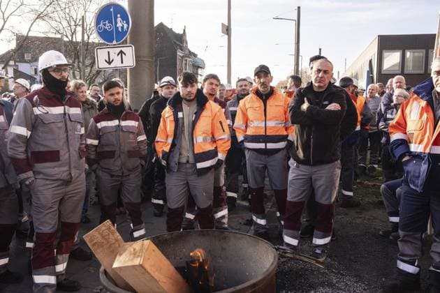 News Themen der Woche KW48 Bilder des Jahres 2024, News 11 November Protest gegen den Stellenabbau bei ThyssenKrupp Steel in Duisburg ** NUR FÜR REDAKTIONELLE ZWECKE ** EDITORIAL USE ONLY **<p>Protest gegen den Stellenabbau bei ThyssenKrupp Steel in Duisburg am Dienstag, 26. November 2024. Information des Betriebsrates vor Tor eins. Duisburg NRW Duisburg Copyright: STEFANxAREND *** Protest against job cuts at ThyssenKrupp Steel in Duisburg FOR EDITORIAL PURPOSES ONLY EDITORIAL USE ONLY p Protest against job cuts at ThyssenKrupp Steel in Duisburg on Tuesday, November 26, 2024 Information from the Works Council in front of Gate One Duisburg NRW Duisburg Copyright STEFANxAREND Copyright: STEFANxAREND doc7y7x06vwpr5pgiglkl5 ,EDITORIAL USE ONLY