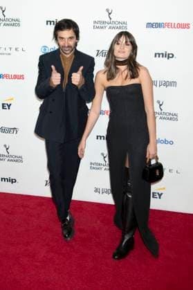Julio Andrade mit Ehefrau Elen Cunha bei der Verleihung der 52. International Emmy Awards 2024 im New York Hilton Hotel. New York, 25.11.2024
