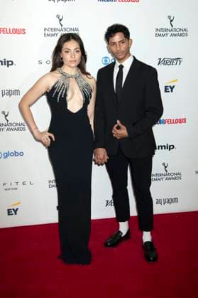Juliana Aiden Martinez mit Begleitung bei der Verleihung der 52. International Emmy Awards 2024 im New York Hilton Hotel. New York, 25.11.2024
