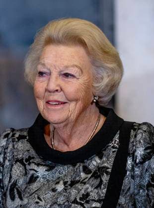 26-11-2024 Amsterdam Princess Beatrix attend the award ceremony of the Erasmus Prize of 150.000 euro to Indian writer Amitav Ghosh (Kolkata, 1956) at the Royal palace in Amsterdam. Â  Copyright: xPPEx