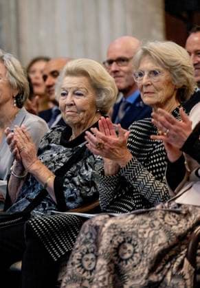 26-11-2024 Amsterdam Princess Beatrix and Princess Irene attend the award ceremony of the Erasmus Prize of 150.000 euro to Indian writer Amitav Ghosh (Kolkata, 1956) at the Royal palace in Amsterdam. Â  Copyright: xPPEx