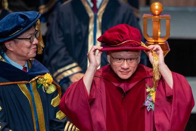 Bilder des Jahres 2024, News 11 November RECORD DATE NOT STATED 265858.jpg Nvidia founder and CEO Jen-Hsun Huang receives an honorary doctorate from Hong Kong University of Science and Technology at a congregation ceremony in Hong Kong, China ,Saturday, 23 November 2024 HONG KONG EDITORIAL USE ONLY  Copyright: xx 265858 AlanxSiuxMuixLunx eyepress124953