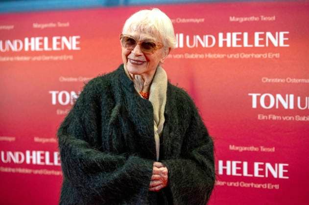 Bilder des Jahres 2024, Entertainment 11 November Christine Ostermayer bei der Premiere des Kinofilms Toni und Helene im Filmtheater Sendlinger Tor. München, 26.11.2024 *** Christine Ostermayer at the premiere of the film Toni und Helene at the Sendlinger Tor movie theater in Munich, 26 11 2024 Foto:xN.xKolinzx xFuturexImagex helene_4120