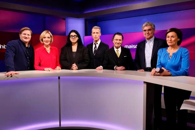 News Themen der Woche KW48 News Bilder des Tages Journalist Michael Bröcker (Table.Briefings), Journalistin Petra Gerster, Journalistin Yasmine M Barek, Journalist Benjamin von Stuckrad-Barre, Buchautor Martin Suter, Manager Joe Kaeser und Moderatorin Sandra Maischberger in der ARD-Talkshow Maischberger im WDR-Studio in Köln. Köln, 27.11.2024 NRW Deutschland *** Journalist Michael Bröcker Table Briefings , journalist Petra Gerster, journalist Yasmine M Barek, journalist Benjamin von Stuckrad Barre, author Martin Suter, manager Joe Kaeser and presenter Sandra Maischberger on the ARD talk show Maischberger in the WDR studio in Cologne Cologne, 27 11 2024 NRW Germany Copyright: xChristophxHardtx