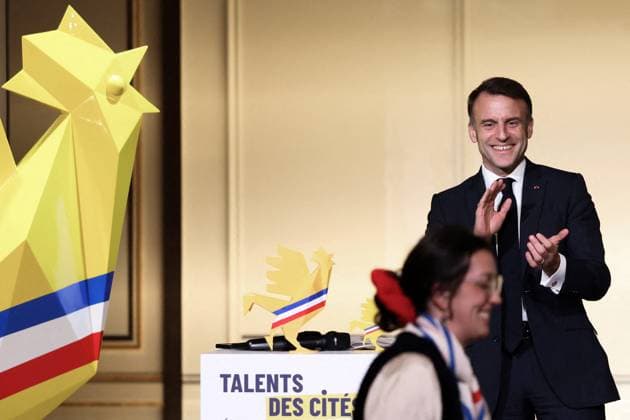 Macron Presides Over Young Talented Entrepreneur Award Ceremony - Paris President Emmanuel Macron hands over to Romane Petagna Romando, the coup de coeur award during the award ceremony for young talented entrepreneurs from immigration suburbs in France at the Elysee Palace in Paris, France on November 27, 2024. Photo by Stephane Lemouton Pool ABACAPRESS.COM Paris France  Copyright: xLemoutonxStephane Pool ABACAx