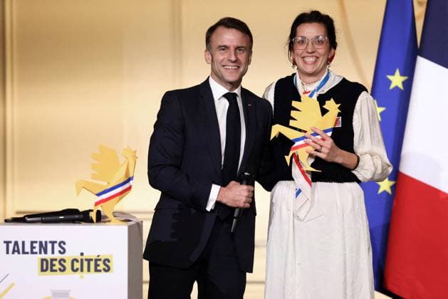 Macron Presides Over Young Talented Entrepreneur Award Ceremony - Paris President Emmanuel Macron hands over to Romane Petagna Romando, the coup de coeur award during the award ceremony for young talented entrepreneurs from immigration suburbs in France at the Elysee Palace in Paris, France on November 27, 2024. Photo by Stephane Lemouton Pool ABACAPRESS.COM Paris France  Copyright: xLemoutonxStephane Pool ABACAx
