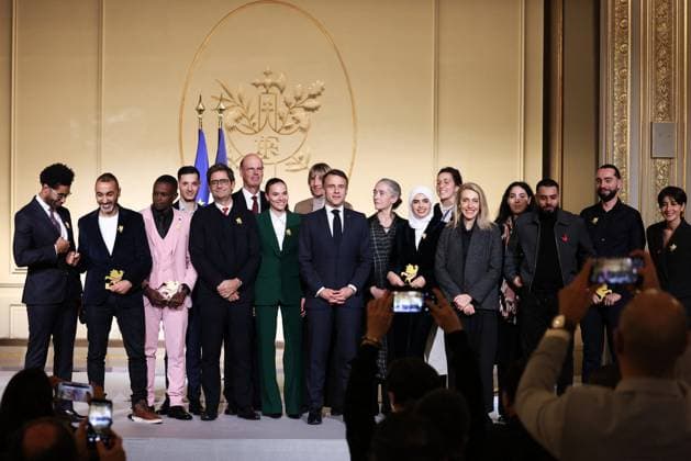 Macron Presides Over Young Talented Entrepreneur Award Ceremony - Paris President Emmanuel Macron stands on stage with the jury and award winners during the award ceremony for young talented entrepreneurs from immigration suburbs in France at the Elysee Palace in Paris, France on November 27, 2024. Photo by Stephane Lemouton Pool ABACAPRESS.COM Paris France  Copyright: xLemoutonxStephane Pool ABACAx