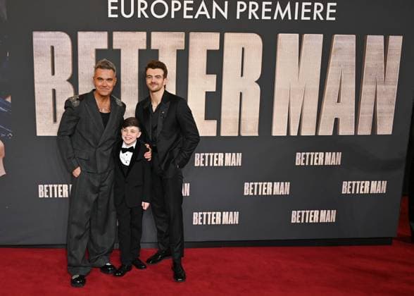 Entertainment Themen der Woche KW48 Bilder des Jahres 2024, Entertainment 11 November Entertainment Bilder des Tages Robbie Williams, Carter J Murphy and Jonno Davies attends Better Man - European Premiere at the Odeon Luxe Leicester Square in London, England. UK. Wednesday 27th November 2024 - Copyright: xJamesxWarrenx adspn219