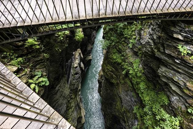 Viamala Schlucht in den Schweizer Alpen Viamala canyon in the Swiss alps Copyright: imageBROKER NicolaxColombo ibxiqx11783172.jpg