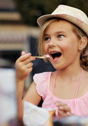 Creative Highlights Symbolbilder Beautiful little girl eating ice-cream sitting in outdoors cafe Beautiful little girl 7 or 8 years old in pretty pink dress and straw hat eating enjoy flavoured ice-cream sitting at table in outdoors cafe in summer sunny day, childhood, seasonal treatment concept ,model released, Symbolfoto Copyright: xZoonar.com ALEXTIHONOV.COMx 14335800 ,model released, Symbolfoto ,property released