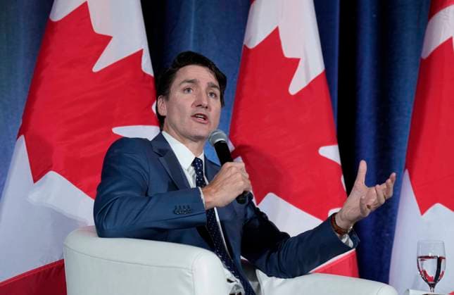 News Bilder des Tages November 28, 2024, Ottawa, On, Canada: Prime Minister Justin Trudeau participates in an arm chair discussion at the Sustainable Finance conference, in Ottawa, Thursday Nov. 28, 2024. Ottawa Canada  - ZUMAc35_ 20241128_zaf_c35_005 Copyright: xAdrianxWyldx