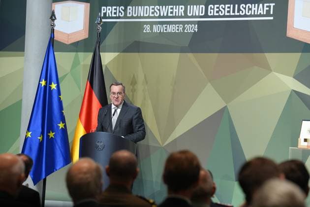 Verleihung des Preises Bundeswehr und Gesellschaft 2024 Verteidigungsminister Boris Pistorius bei seiner Rede bei der Verleihung des Preises Bundeswehr und Gesellschaft 2024 im Paul Loebe Haus, Berlin, 28.11.2024 Berlin Berlin Deutschland