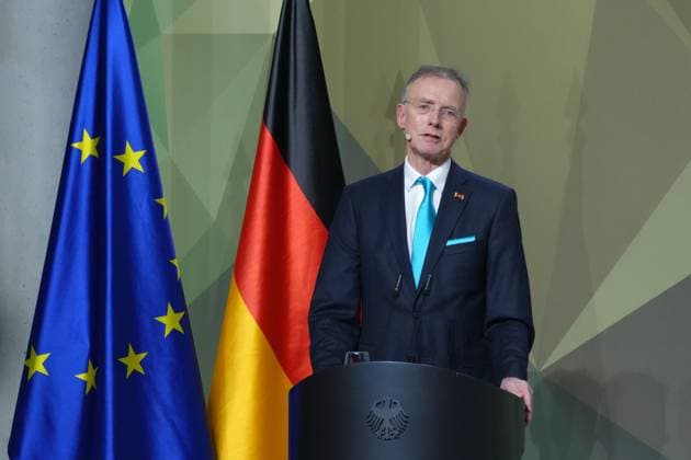 Verleihung des Preises Bundeswehr und Gesellschaft 2024 Dr. Gerd Landsberg im Portrait bei seiner Rede bei der Verleihung des Preises Bundeswehr und Gesellschaft 2024 im Paul Loebe Haus, Berlin, 28.11.2024 Berlin Berlin Deutschland