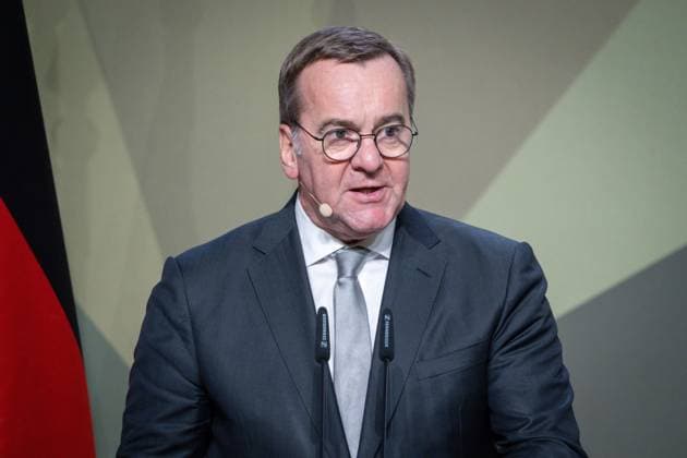 Verleihung des Preises Bundeswehr und Gesellschaft Boris Pistorius Bundesverteidigungsminister bei seiner Rede im Rahmen der Verleihung des Preises Bundeswehr und Gesellschaft im Paul Loebe-Haus in Berlin Berlin Berlin Deutschland