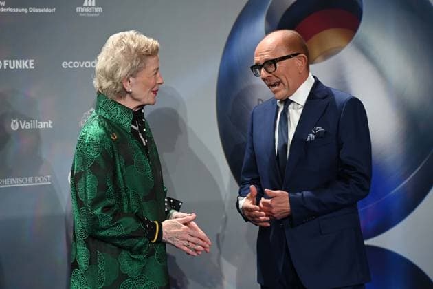 Mary ROBINSON, UN Hochkommissarin fuer Menschenrechte Stefan SCHULZE-HAUSMANN, Vorstandsvorsitzender Stiftung Deutscher Nachhaltigkeitspreis Roter Teppich, Red Carpet Show, Ankunft, arrival, Verleihung Deutscher Nachhaltigkeitspreis in Duesseldorf am 28.11.2024.