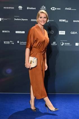 Judith RAKERS, Moderatorin, Roter Teppich, Red Carpet Show, Ankunft, arrival, Verleihung Deutscher Nachhaltigkeitspreis in Duesseldorf am 28.11.2024.