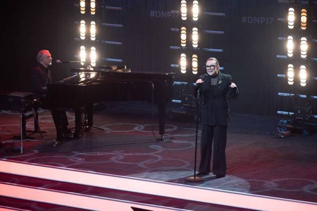 Dani KLEIN, Saengerin, Musikerin, und die Band Vaya Con Dios, singend, Gesang, Konzert, Verleihung Deutscher Nachhaltigkeitspreis in Duesseldorf am 28.11.2024.