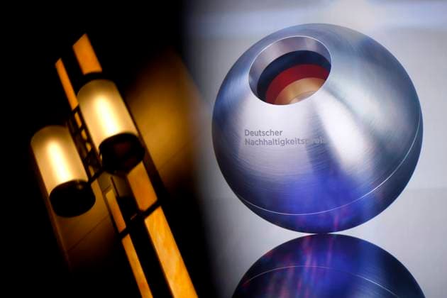 Das Logo des Deutschen Nachhaltigkeitspreis 2024 bei der Verleihung des Deutschen Nachhaltigkeitspreis im Maritim Hotel Düsseldorf. (Themenbild, Symbolbild) Düsseldorf, 28.11.2024 NRW Deutschland Copyright: xChristophxHardtx